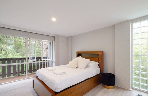 Sydney House | Tranquil Bush Retreat with Pool