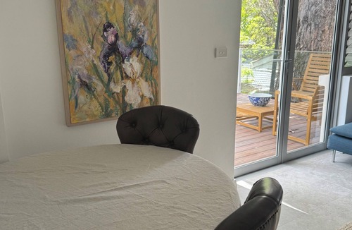 Davidson Apartment | Tranquil bush setting, with private access and off street parking