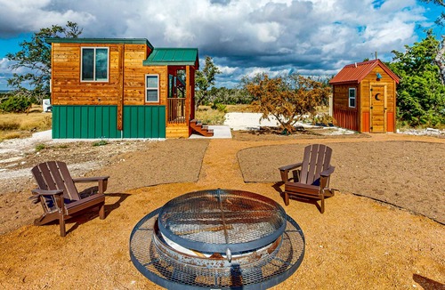 Harper Cabin | Tranquil cabin with firepit, AC, covered patio and free wifi
