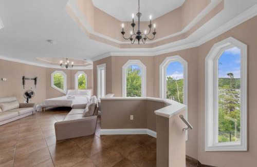 Prospect Bay House | Tranquil Chateau on Moody Lake