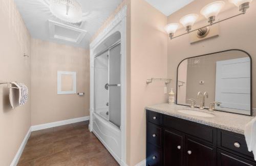 Prospect Bay House | Tranquil Chateau on Moody Lake