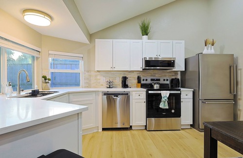 Richardson House | Tranquil Chic 3BR Getaway Sauna/Gym/HotTub/Game Room