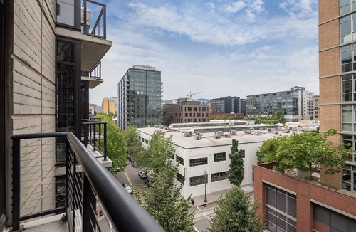 Pearl District Condo | Tranquil Condo in the Pearl Ideal for Long Stays