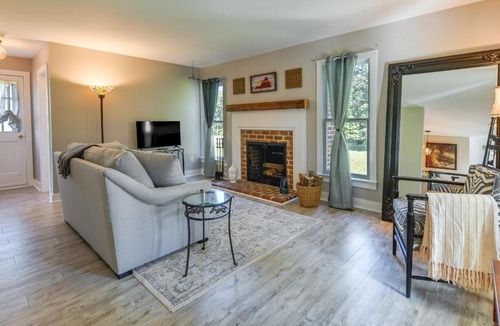 Midlothian House | Tranquil Cottage in Virginia Countryside w/Pond!