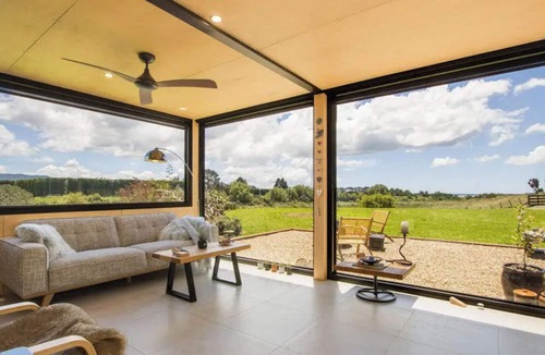 Aongatete House | Tranquil Country Getaway