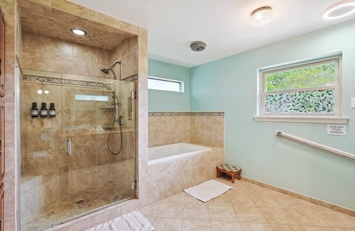 Lucas House | Tranquil Country Retreat | 3BD, Playground, Picnic