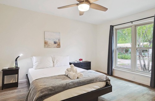 Lucas House | Tranquil Country Retreat | 3BD, Playground, Picnic