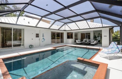 South Sarasota Villa | Tranquil Court Oasis