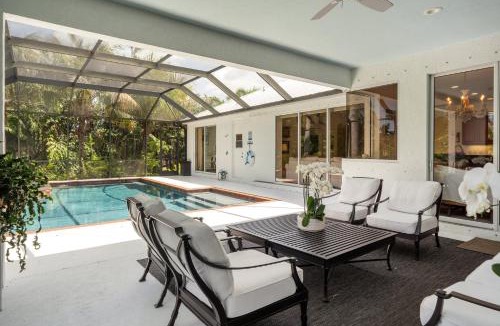South Sarasota Villa | Tranquil Court Oasis