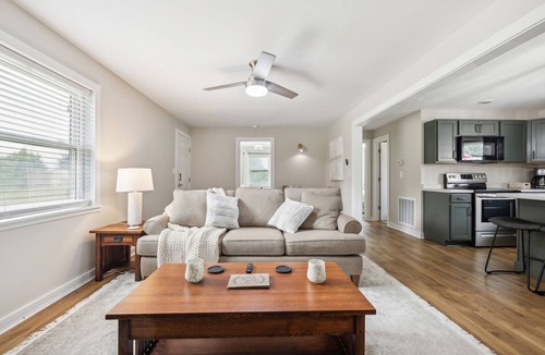 Maryville House | Tranquil Cozy 3BR Home with Deck & BBQ by RedAwning