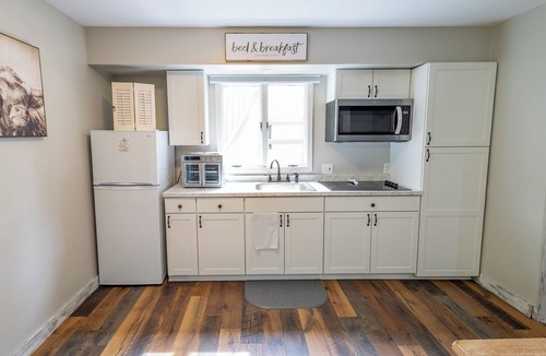 Canandaigua Apartment | Tranquil creek side retreat