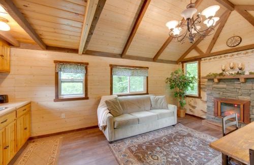 Narvon Apartment | Tranquil Creekside Cabin in Dutch Country!
