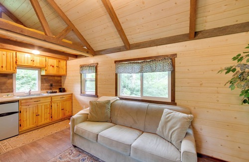 Narvon Apartment | Tranquil Creekside Cabin in Dutch Country!