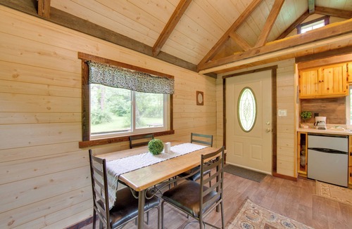 Narvon Apartment | Tranquil Creekside Cabin in Dutch Country!