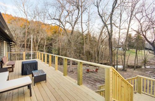 Pineville House | Tranquil Creekside Hideout: Families Welcome!