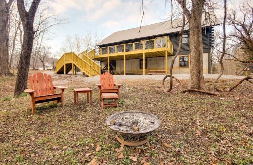 Pineville House | Tranquil Creekside Hideout: Families Welcome!