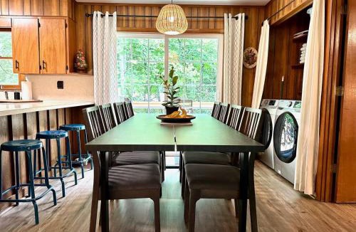 Maggie Valley House | Tranquil Creekside Cabin - amazing outdoor space!