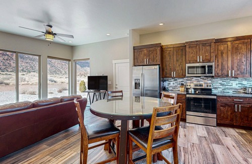 Moab South Valley House | Tranquil desert home with private hot tub and great views - close to Arches