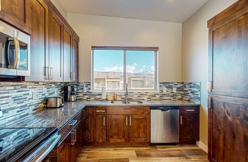 Moab South Valley House | Tranquil desert home with private hot tub and great views - close to Arches