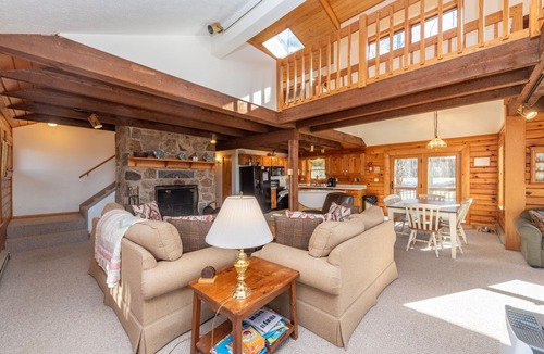 Blakeslee House | Tranquil Dog Friendly Escape w/Dock Slip