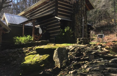 Ferguson House | Tranquil Elegance, Secluded & Romantic-Luxury Retreat by Beautiful Creek