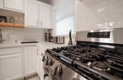Lochwood House | Tranquil Entire House 3BD2BA w/Peloton Bike & Tesla Charger