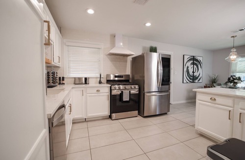 Lochwood House | Tranquil Entire House 3BD2BA w/Peloton Bike & Tesla Charger
