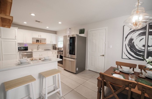 Lochwood House | Tranquil Entire House 3BD2BA w/Peloton Bike & Tesla Charger