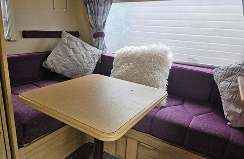 Mablethorpe Cabin | Tranquil Equestrian Escape - Sleeps 2