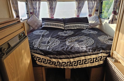 Mablethorpe Cabin | Tranquil Equestrian Escape - Sleeps 2