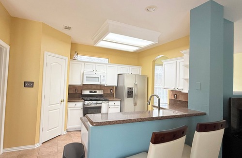 The Colony House | Tranquil Escape on Crooked Ridge in the City of Lakes