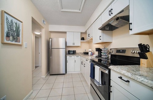 Southpoint House | Tranquil Escape, Patio, Pet Friendly