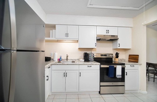 Southpoint House | Tranquil Escape, Patio, Pet Friendly