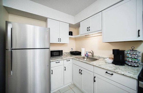 Southpoint House | Tranquil Escape, Patio, Pet Friendly