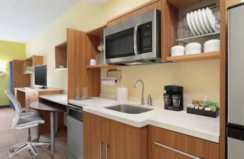 Pooler Hotel | Tranquil Escape w/Free Breakfast, Pets Allowed - Great for Weekend Trips!
