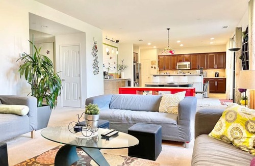 Downtown House | Tranquil Gardens Retreat | Mins to Thunder Valley