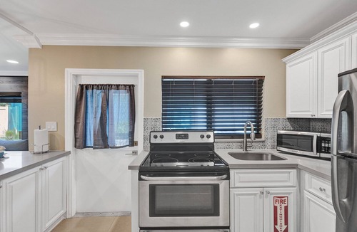 Lake Ridge House | Tranquil Getaway w/Private Heated Pool