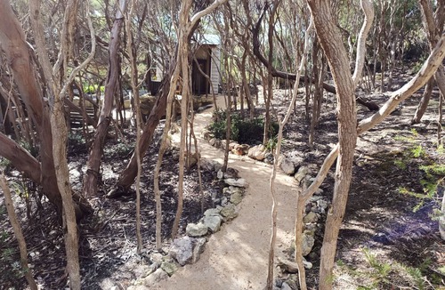 Newland House | Tranquil getaway amongst Melaleucas