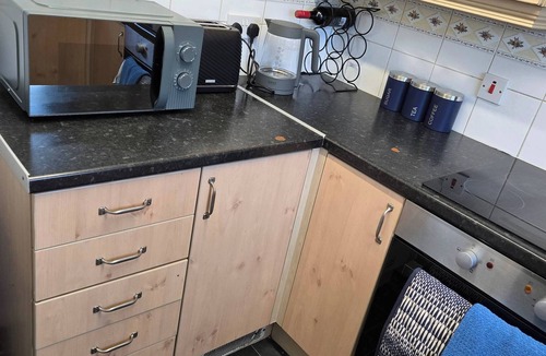 Featherstone House | Tranquil Getaway in Wolverhampton - Perfect for Relaxation