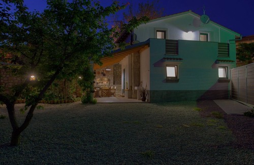 Polje Villa | Tranquil Getaway Polje Villa with Pool