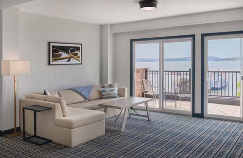 Canandaigua Hotel | Tranquil Getaway Offering Poolside Service, Kayaking and Breathtaking Views
