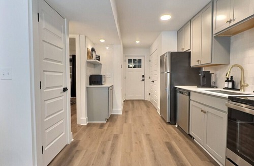 Redmont Park Apartment | Tranquil Getaway w/Pool & Extra Large Balcony