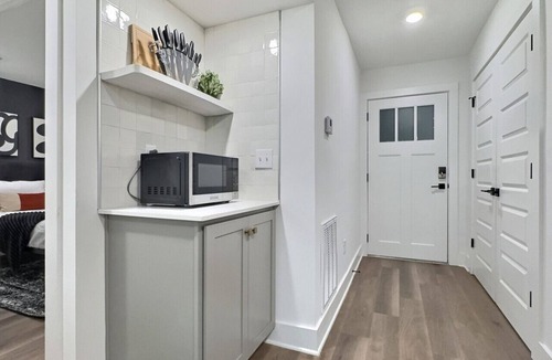 Redmont Park Apartment | Tranquil Getaway w/Pool & Extra Large Balcony