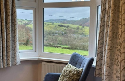 Padfield House | Tranquil Glossop Retreat - Pets Welcome