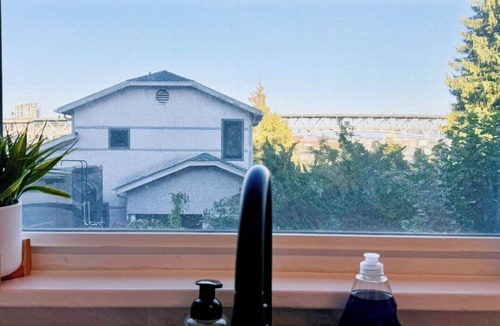 Wallingford Apartment | Tranquil Green Retreat near UW