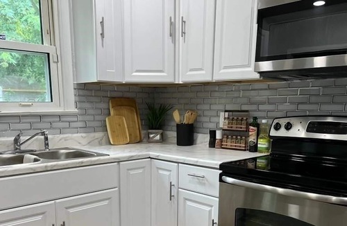 Newark House | Tranquil Haven: Modern Retreat in Newark