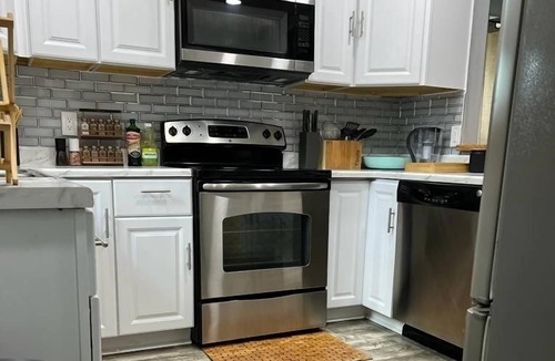 Newark House | Tranquil Haven: Modern Retreat in Newark