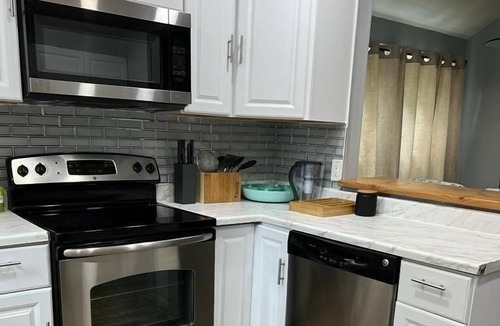 Newark House | Tranquil Haven: Modern Retreat in Newark