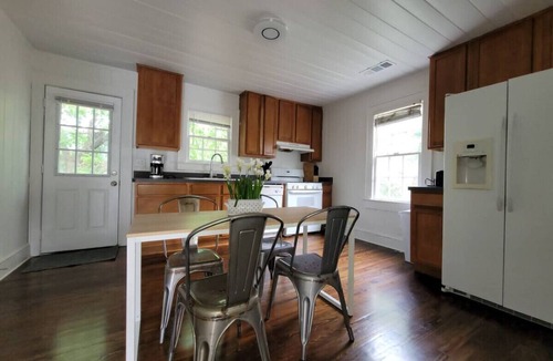 Home Park House | Tranquil Home in ATL- Sleeps 6