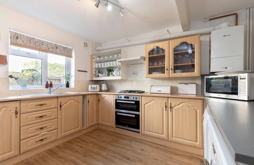 Cheltenham House | Tranquil Home on Leckhampton Hill with EV Charger